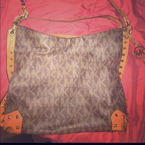 Cross body Michael Kors purse